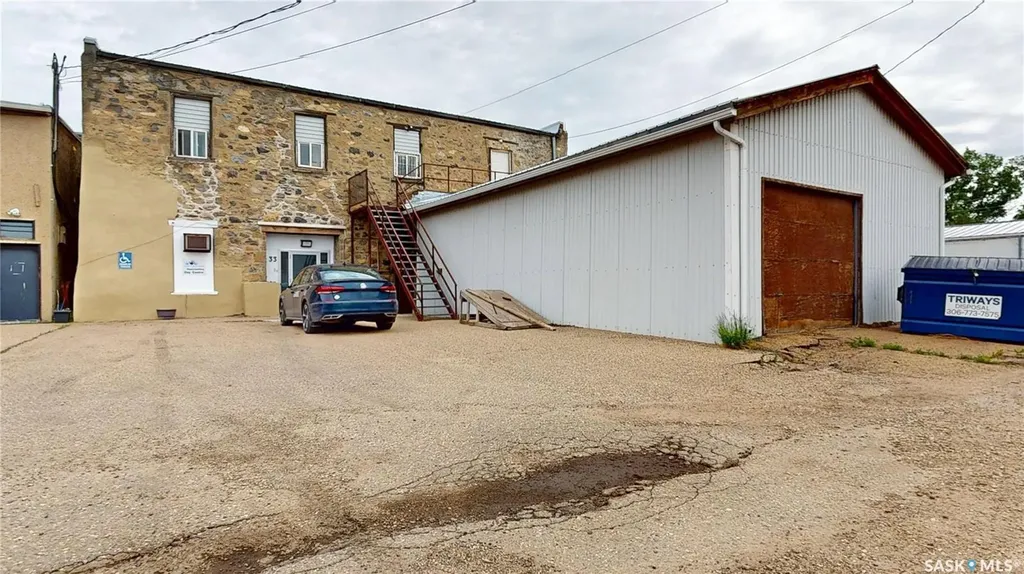 33-35 Pacific Avenue Maple Creek SK S0N 1N0
