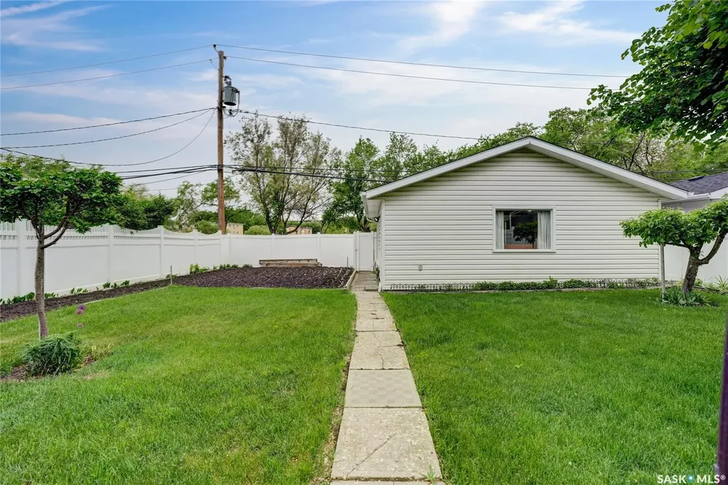 4049 Garnet Street Regina SK S4S 3G8