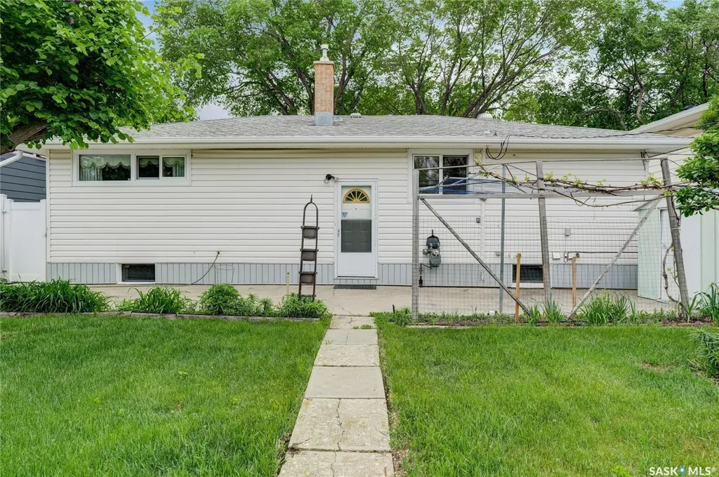 4049 Garnet Street Regina SK S4S 3G8