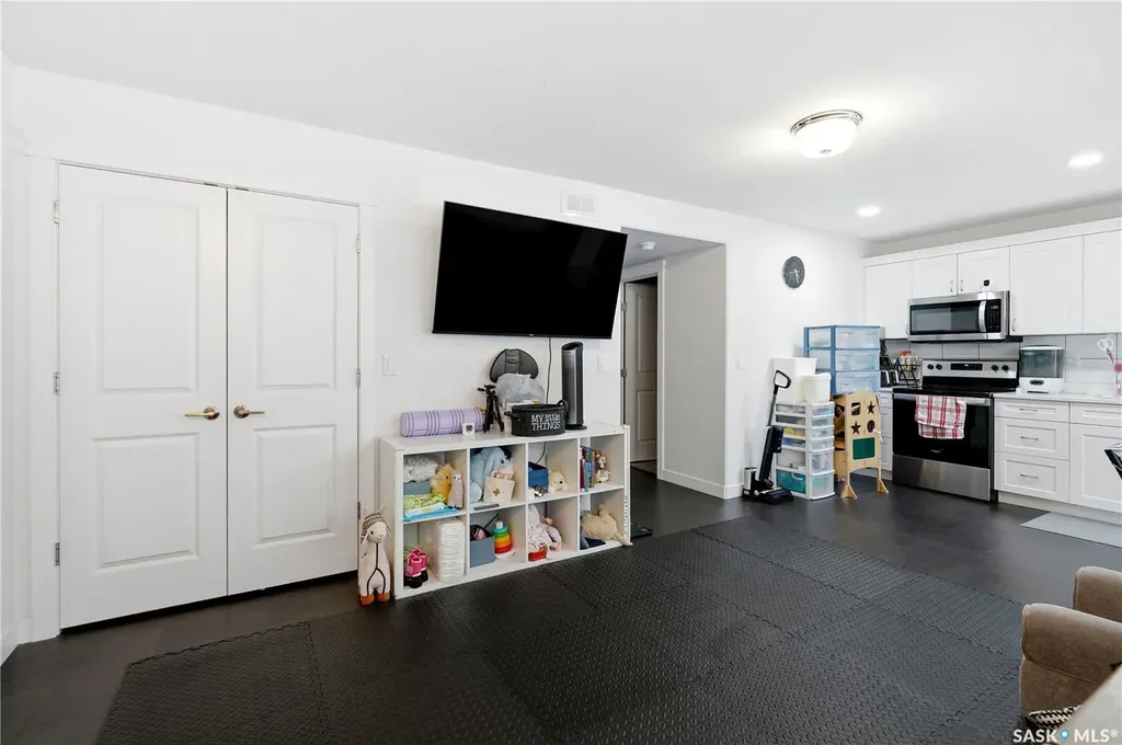 401 L Avenue S Saskatoon SK S7M 5Y6