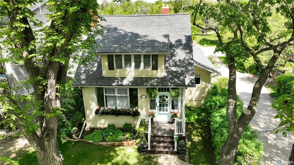 2718 Regina Avenue Regina SK S4S 0G5