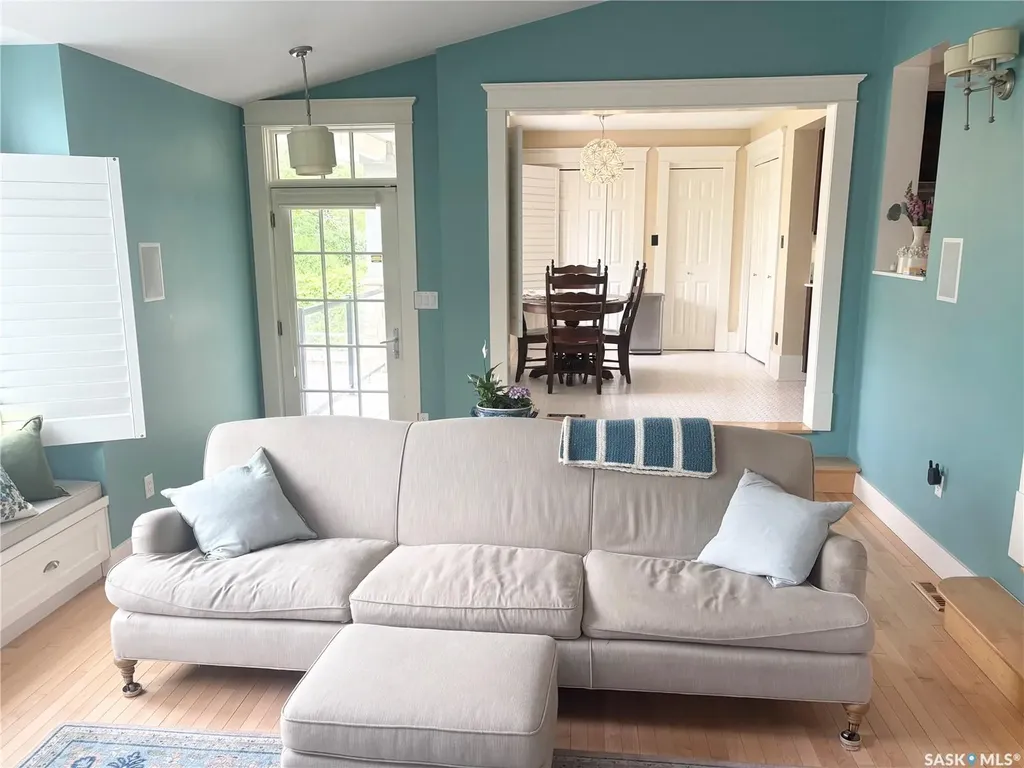 2718 Regina Avenue Regina SK S4S 0G5