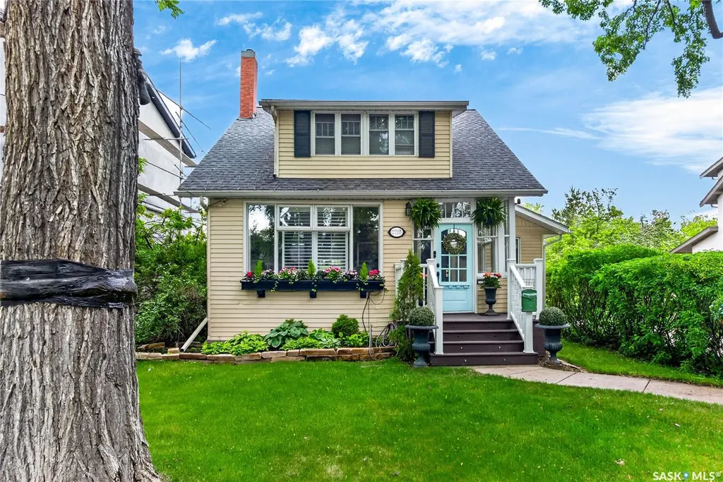 2718 Regina Avenue Regina SK S4S 0G5