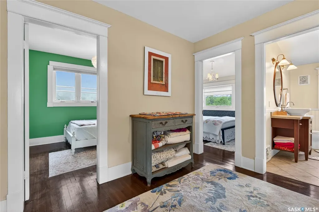 2718 Regina Avenue Regina SK S4S 0G5