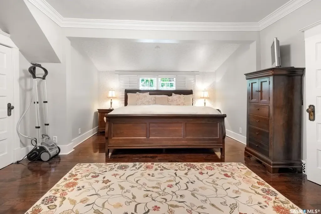 2718 Regina Avenue Regina SK S4S 0G5