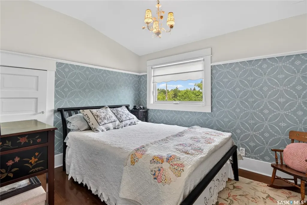 2718 Regina Avenue Regina SK S4S 0G5