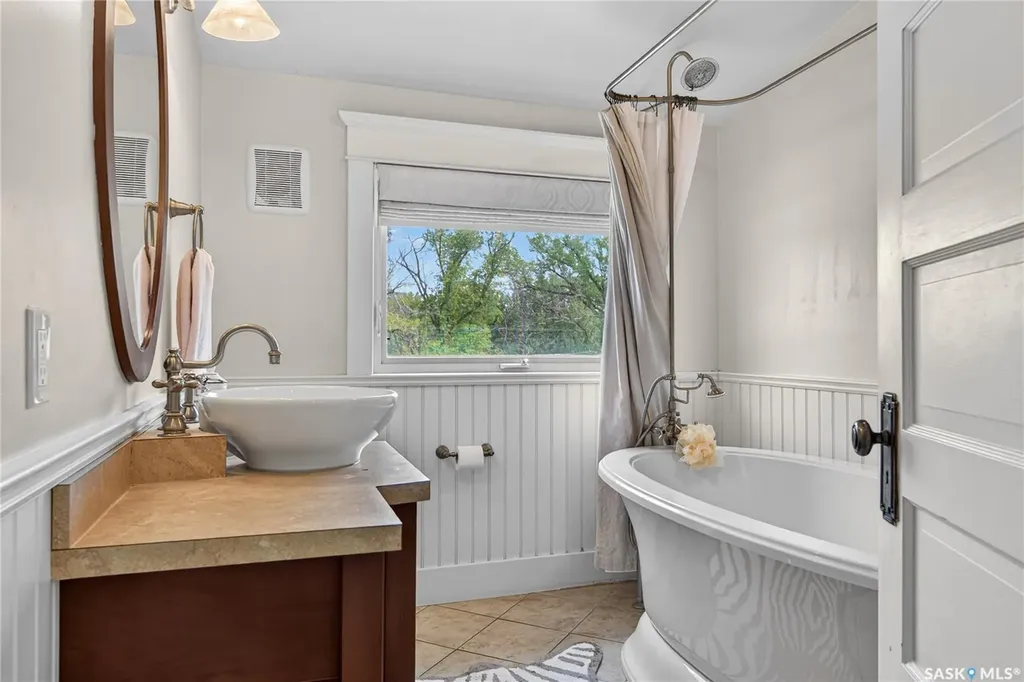 2718 Regina Avenue Regina SK S4S 0G5