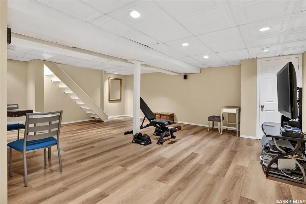 2718 Regina Avenue Regina SK S4S 0G5