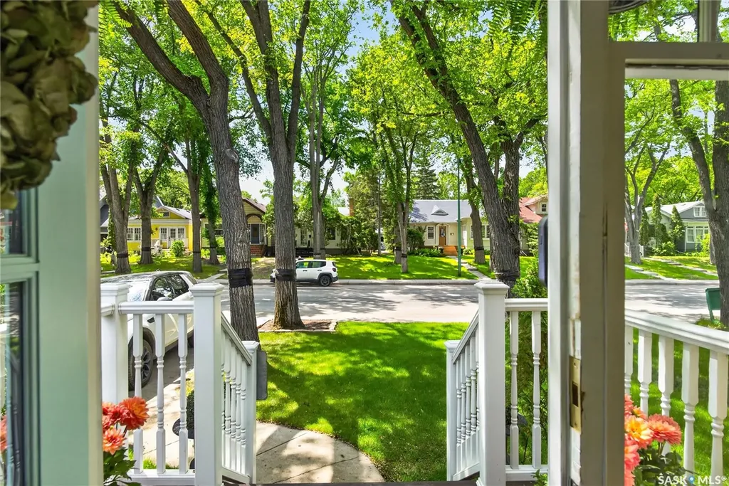 2718 Regina Avenue Regina SK S4S 0G5