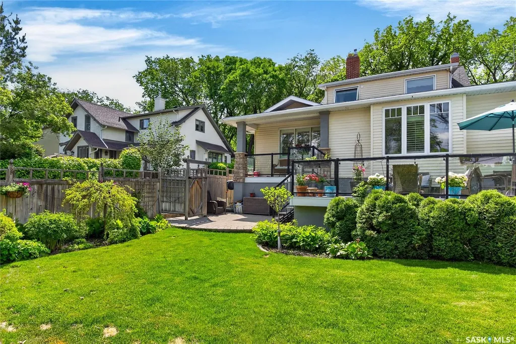 2718 Regina Avenue Regina SK S4S 0G5