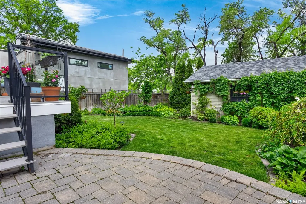 2718 Regina Avenue Regina SK S4S 0G5