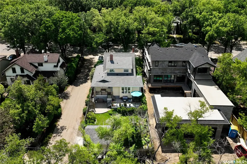 2718 Regina Avenue Regina SK S4S 0G5