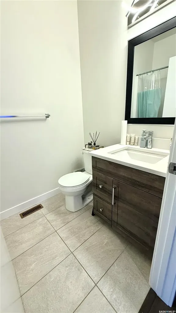 215 Thakur Street Saskatoon SK S7W 1C4