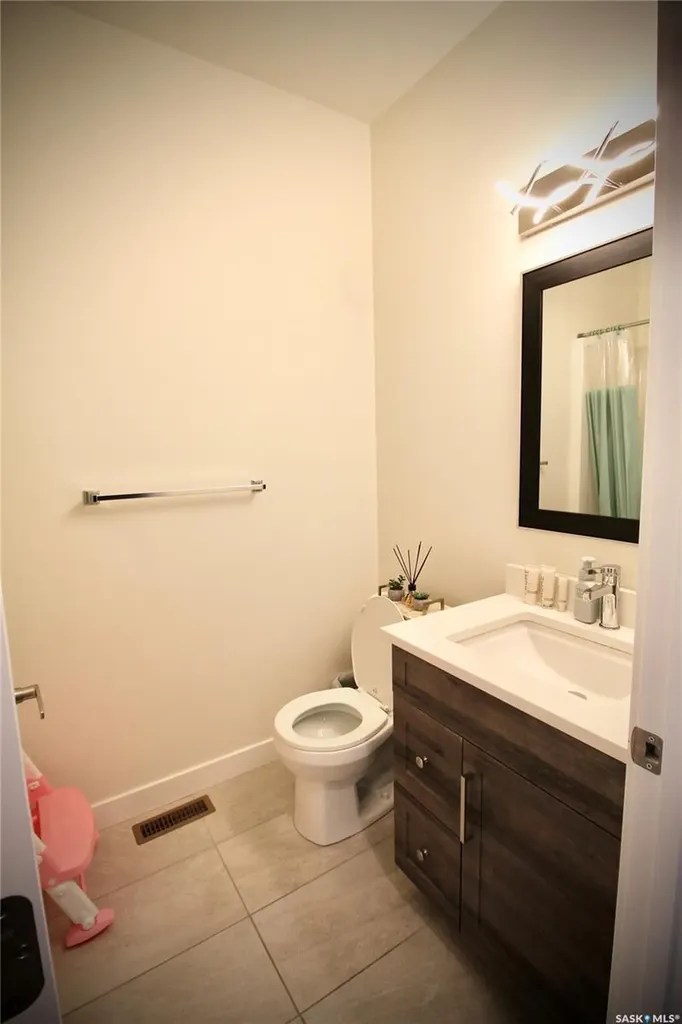 215 Thakur Street Saskatoon SK S7W 1C4