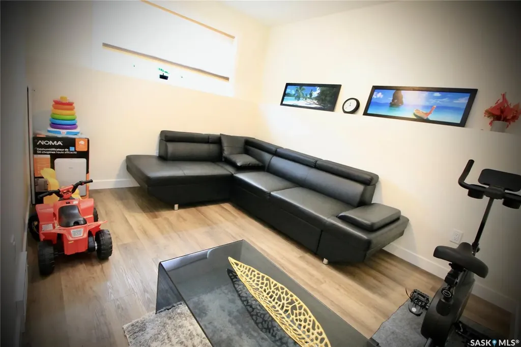 215 Thakur Street Saskatoon SK S7W 1C4