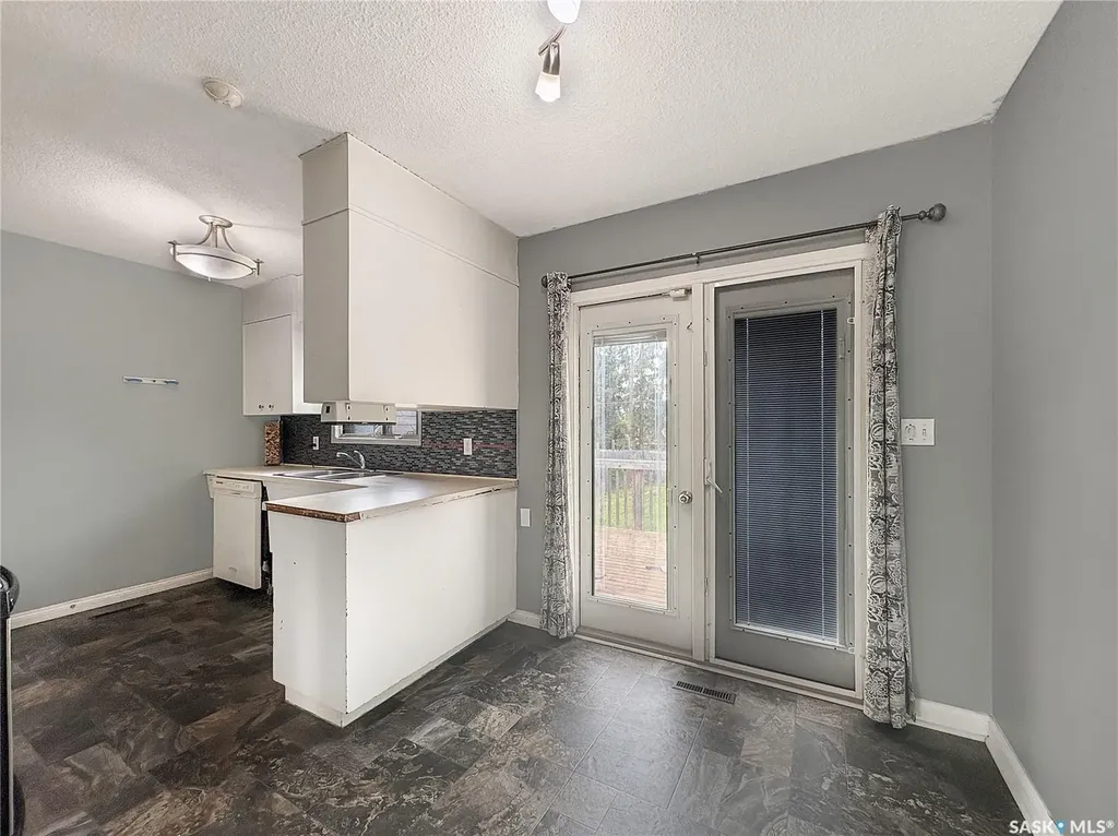 571 101st Street North Battleford SK S9A 0Y5