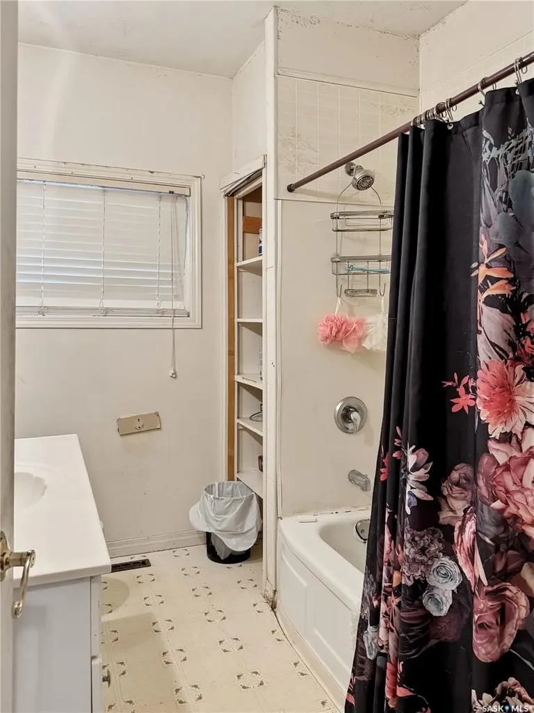 1041 3rd Street E Prince Albert SK S6V 0J4