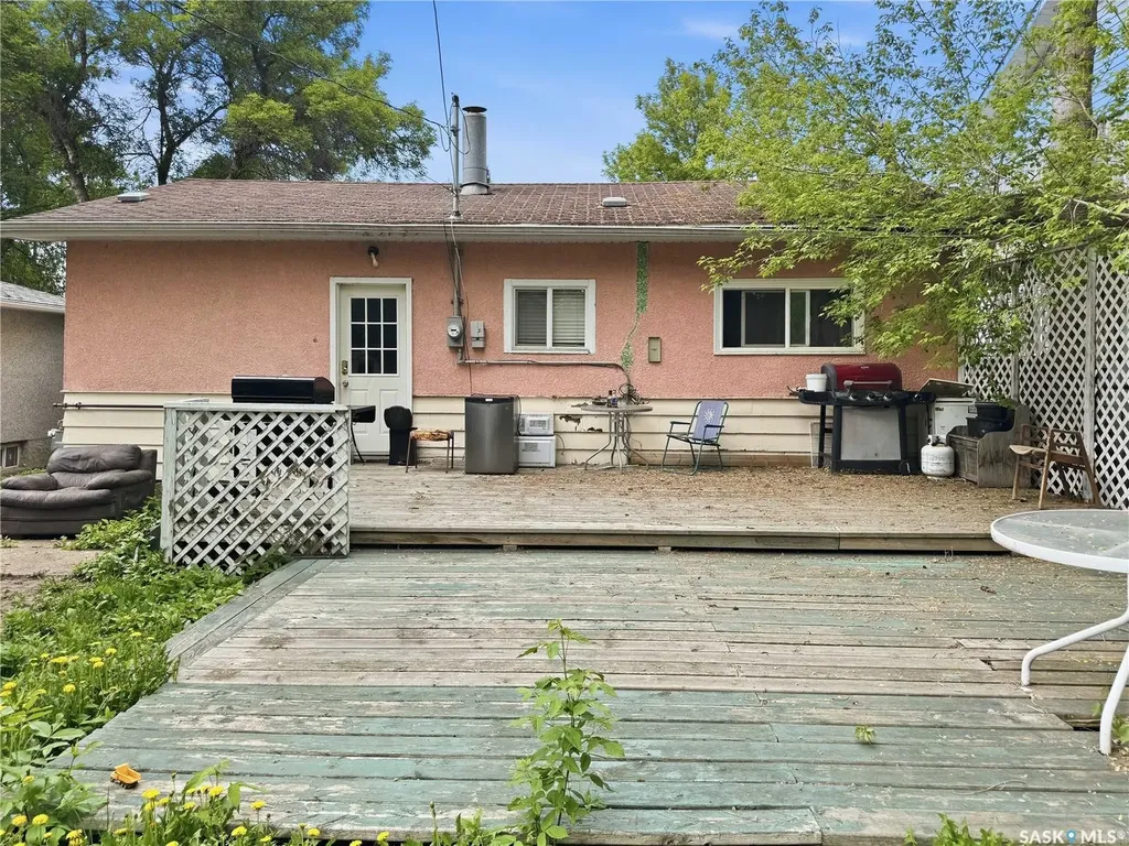 1041 3rd Street E Prince Albert SK S6V 0J4