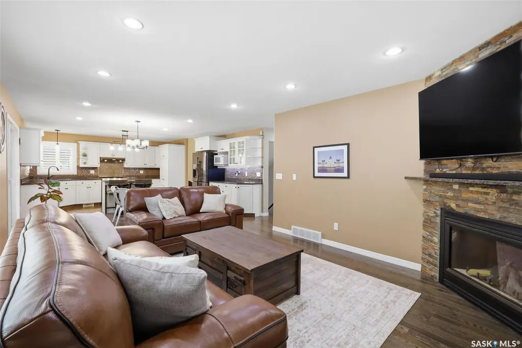 106 Mendel Crescent Saskatoon SK S7J 5J7