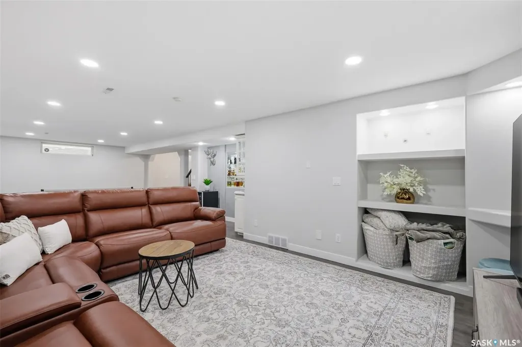 106 Mendel Crescent Saskatoon SK S7J 5J7
