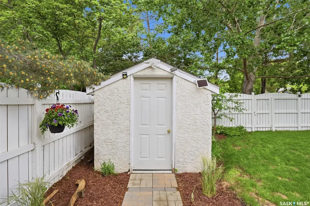 106 Mendel Crescent Saskatoon SK S7J 5J7
