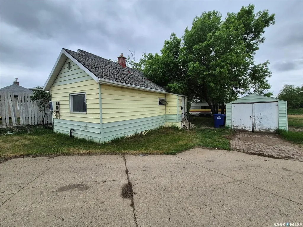 930 1st Avenue NW Weyburn SK S4H 1P6