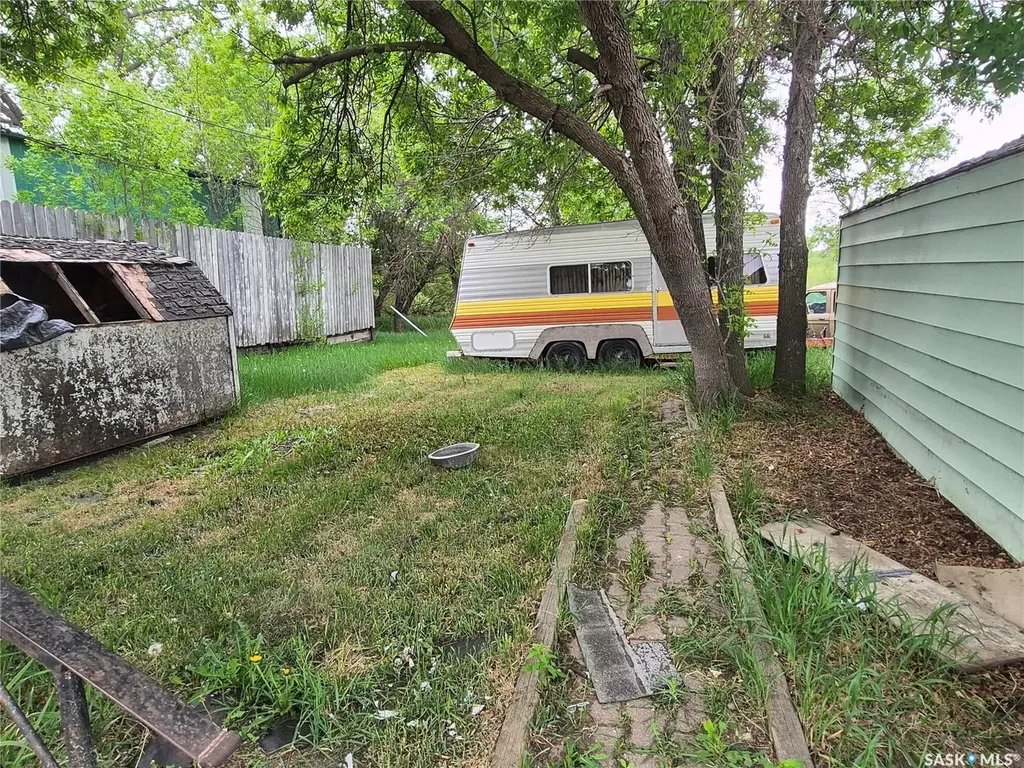 930 1st Avenue NW Weyburn SK S4H 1P6