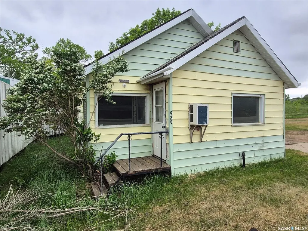 930 1st Avenue NW Weyburn SK S4H 1P6