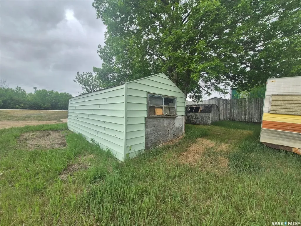930 1st Avenue NW Weyburn SK S4H 1P6