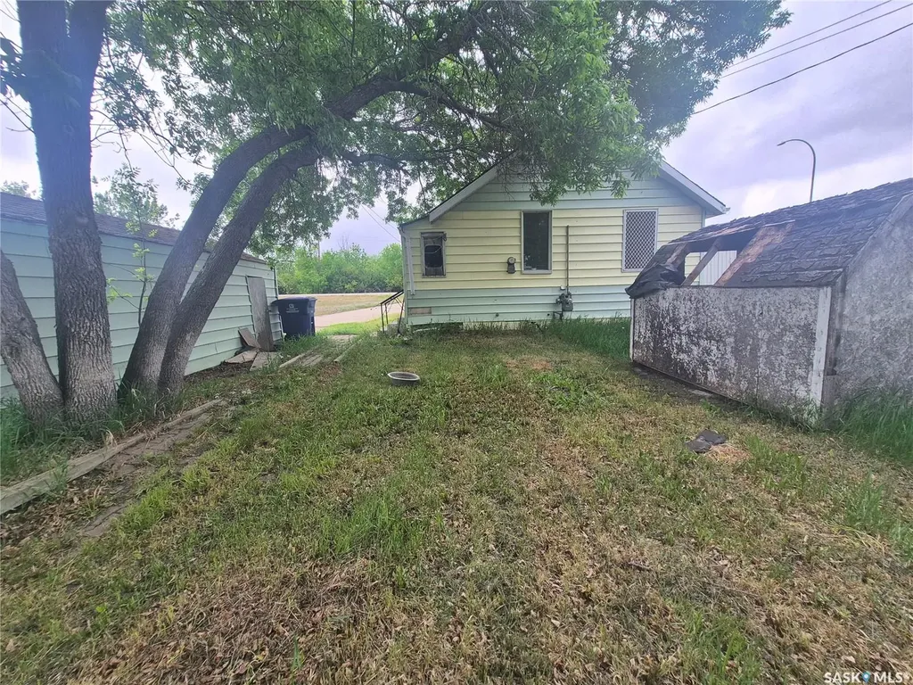 930 1st Avenue NW Weyburn SK S4H 1P6