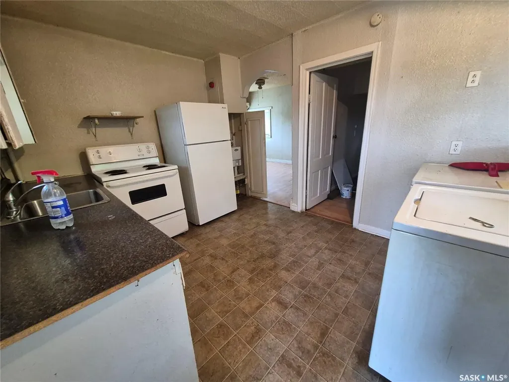 930 1st Avenue NW Weyburn SK S4H 1P6