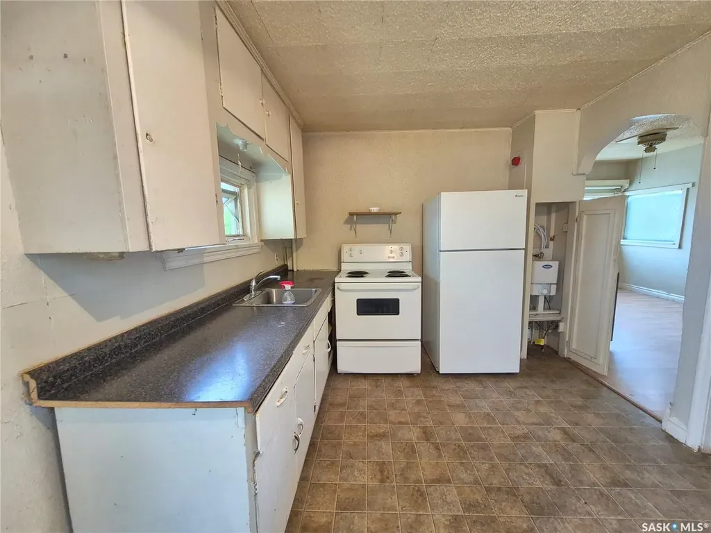 930 1st Avenue NW Weyburn SK S4H 1P6
