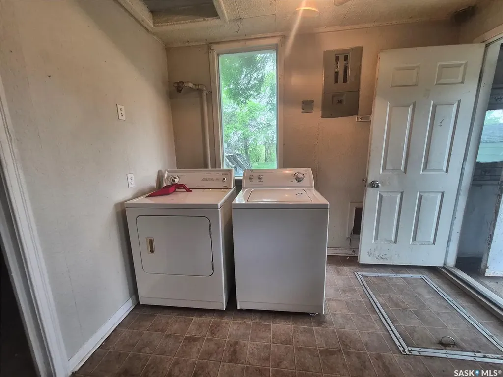 930 1st Avenue NW Weyburn SK S4H 1P6