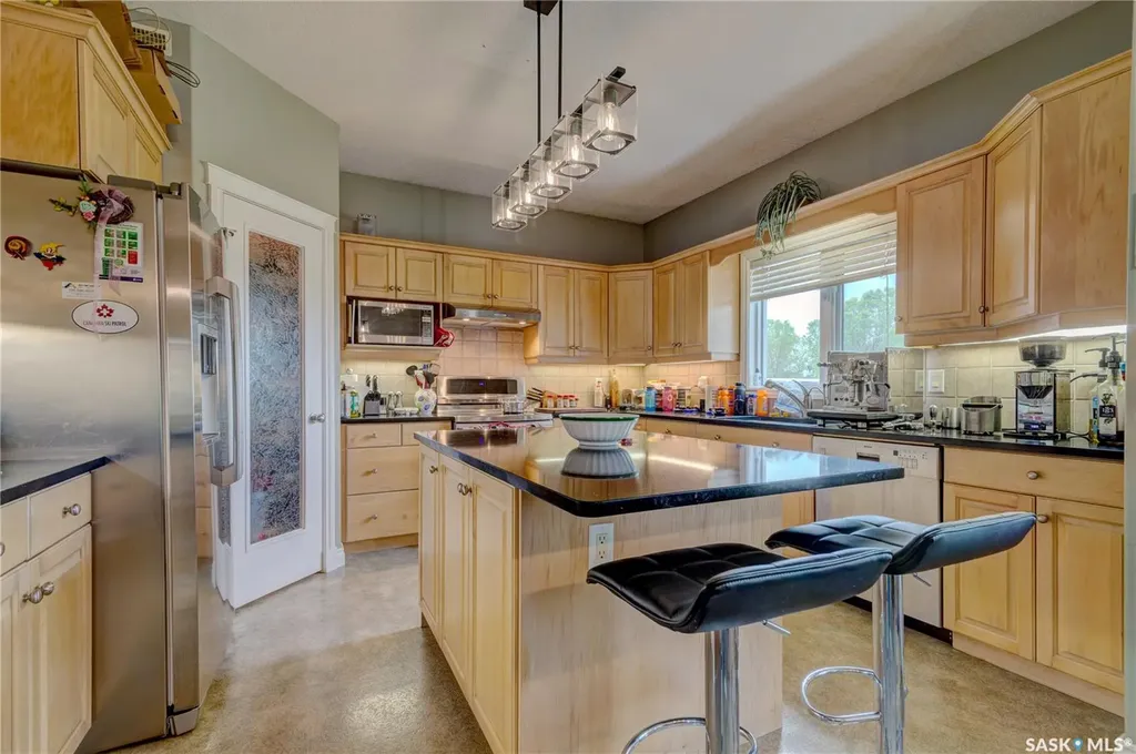 3511 Bishop Crescent E Regina SK S4Z 1A6