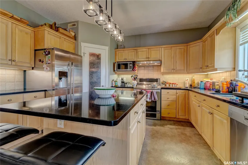 3511 Bishop Crescent E Regina SK S4Z 1A6