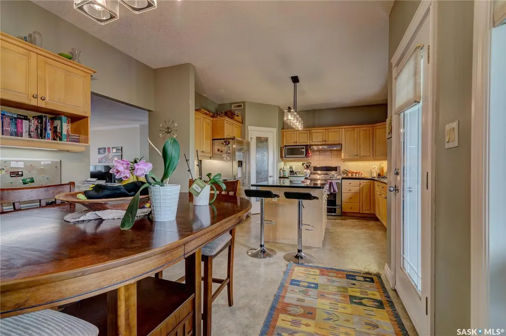 3511 Bishop Crescent E Regina SK S4Z 1A6