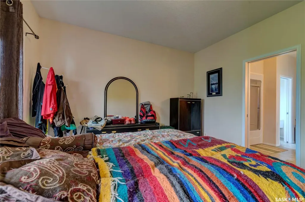 3511 Bishop Crescent E Regina SK S4Z 1A6