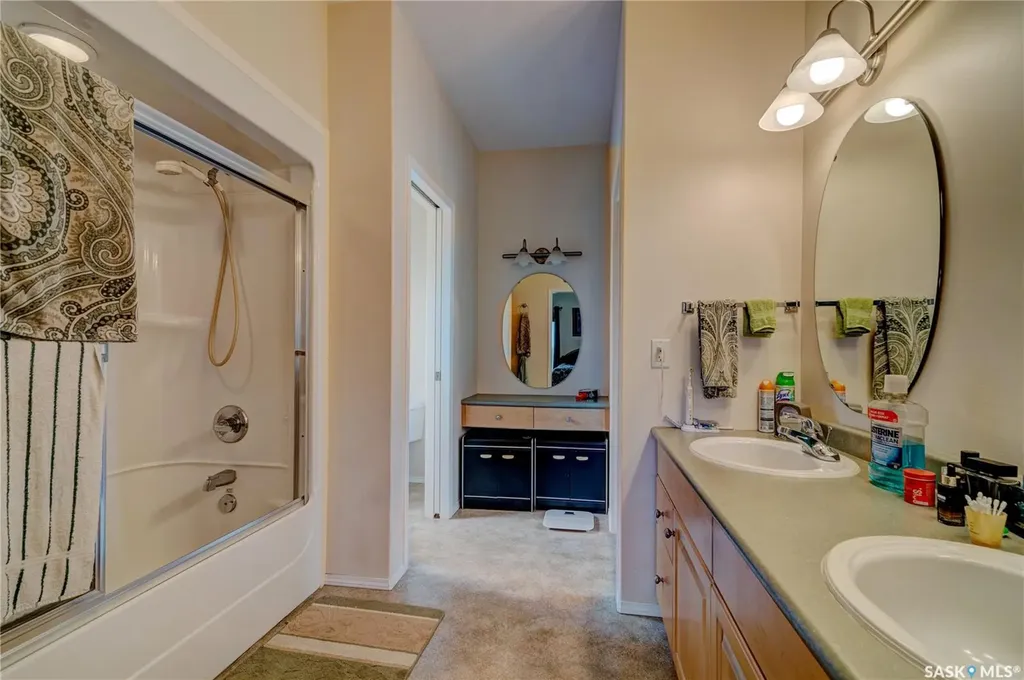 3511 Bishop Crescent E Regina SK S4Z 1A6