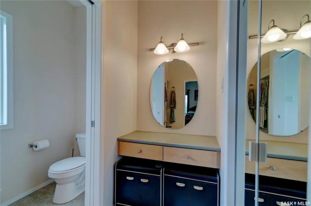 3511 Bishop Crescent E Regina SK S4Z 1A6
