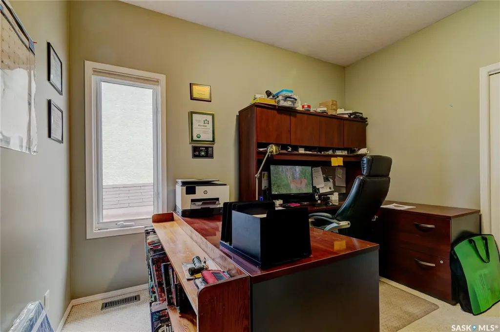 3511 Bishop Crescent E Regina SK S4Z 1A6