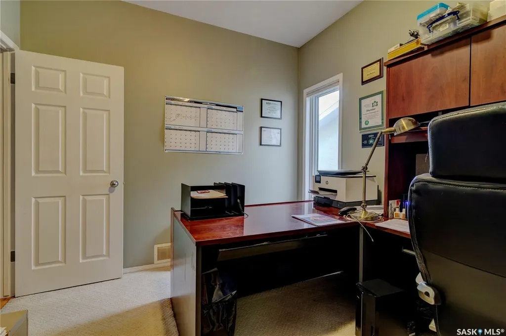 3511 Bishop Crescent E Regina SK S4Z 1A6