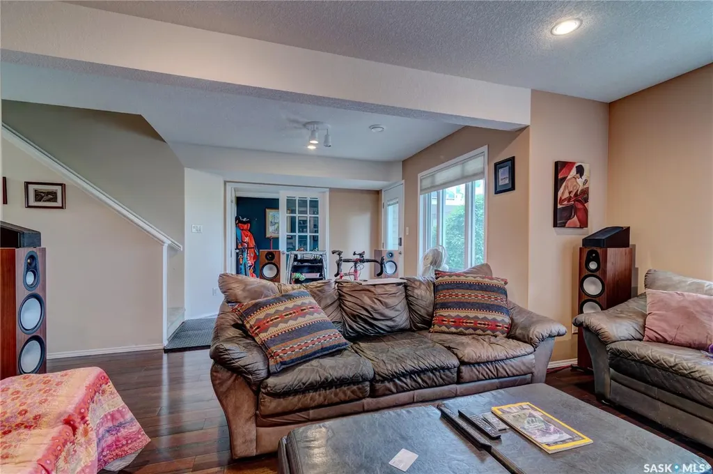 3511 Bishop Crescent E Regina SK S4Z 1A6