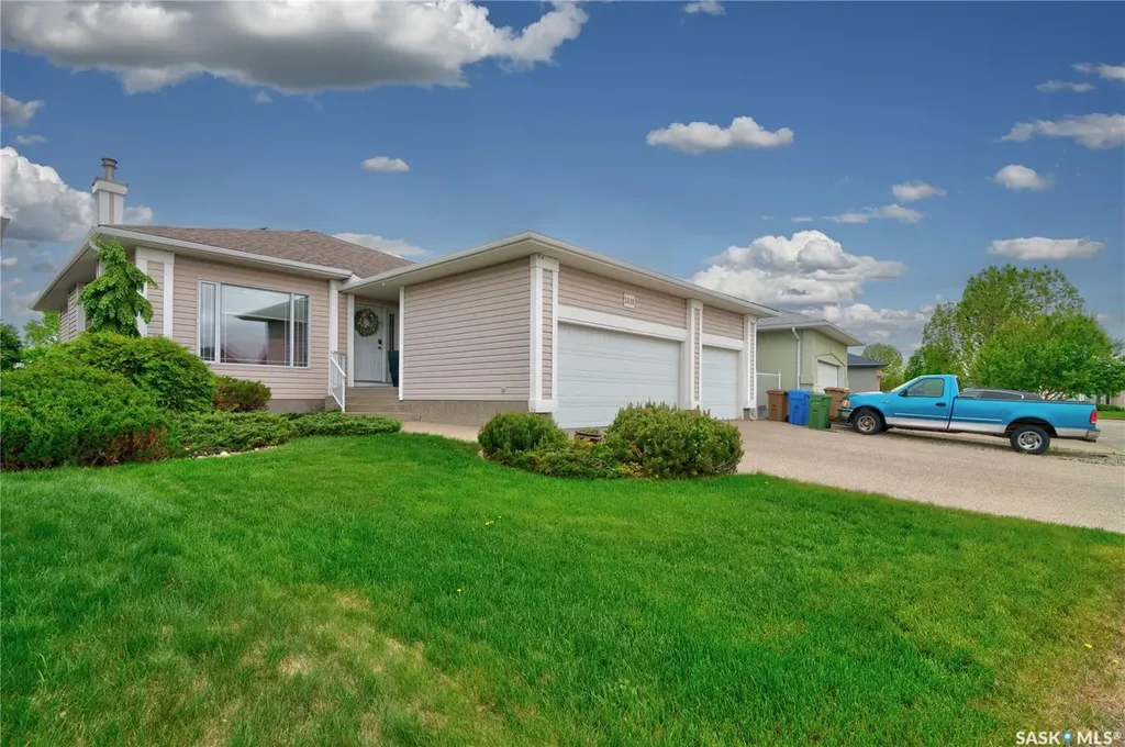 3511 Bishop Crescent E Regina SK S4Z 1A6