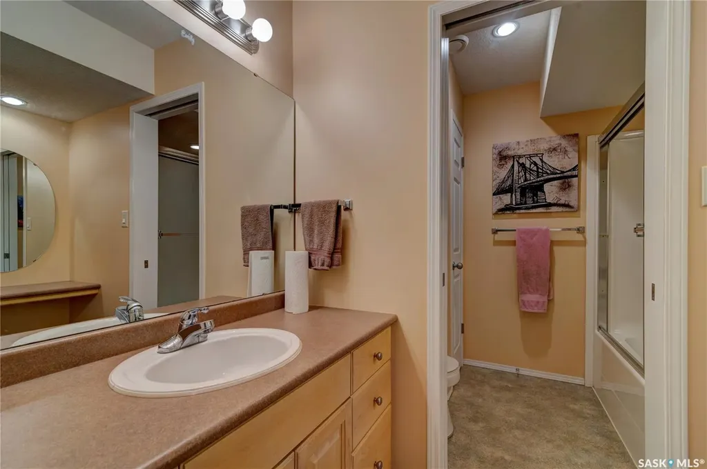 3511 Bishop Crescent E Regina SK S4Z 1A6