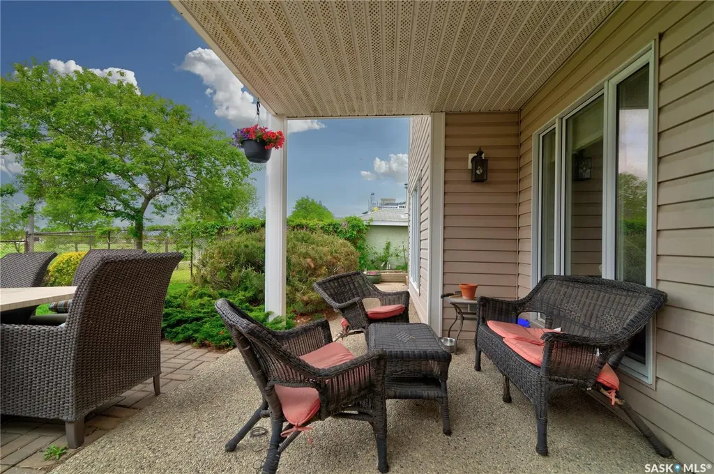 3511 Bishop Crescent E Regina SK S4Z 1A6