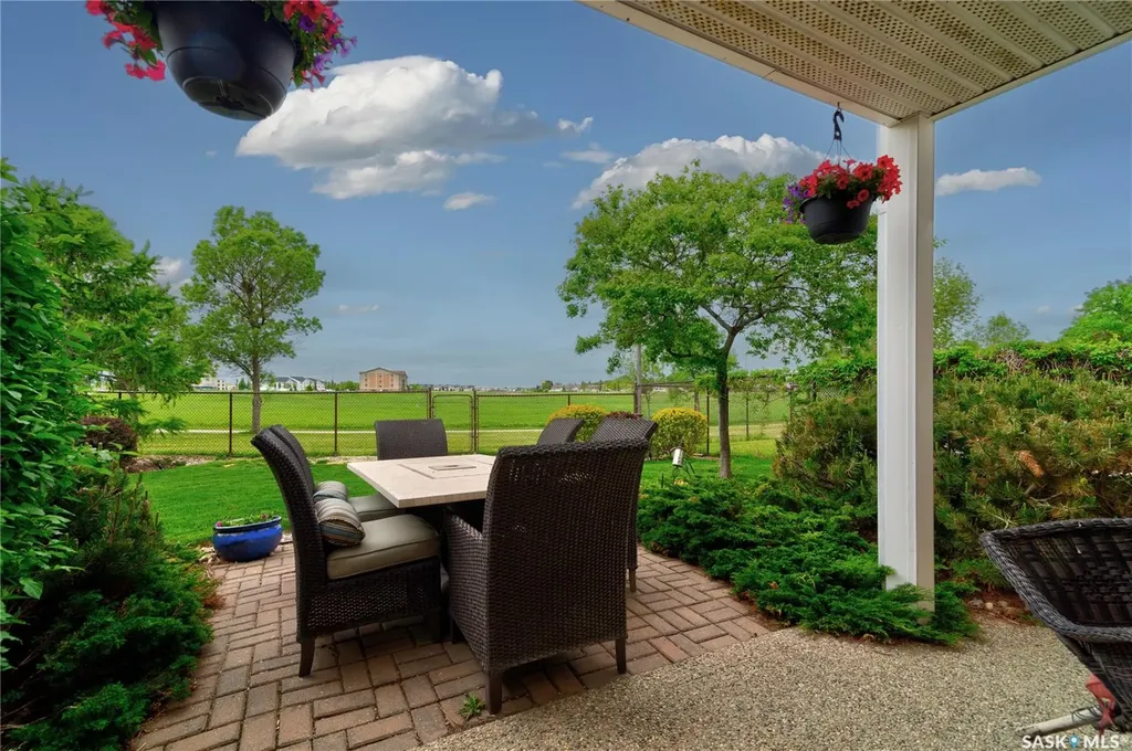 3511 Bishop Crescent E Regina SK S4Z 1A6