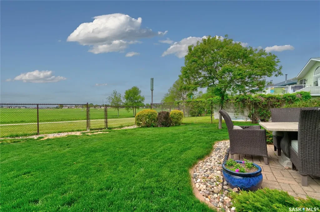 3511 Bishop Crescent E Regina SK S4Z 1A6