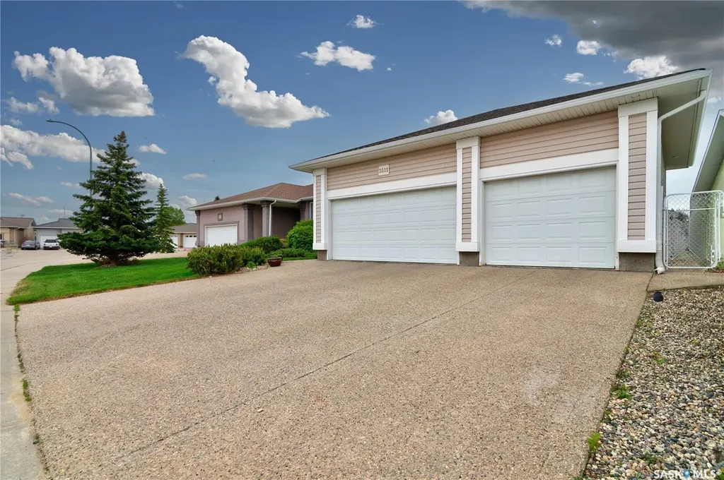 3511 Bishop Crescent E Regina SK S4Z 1A6