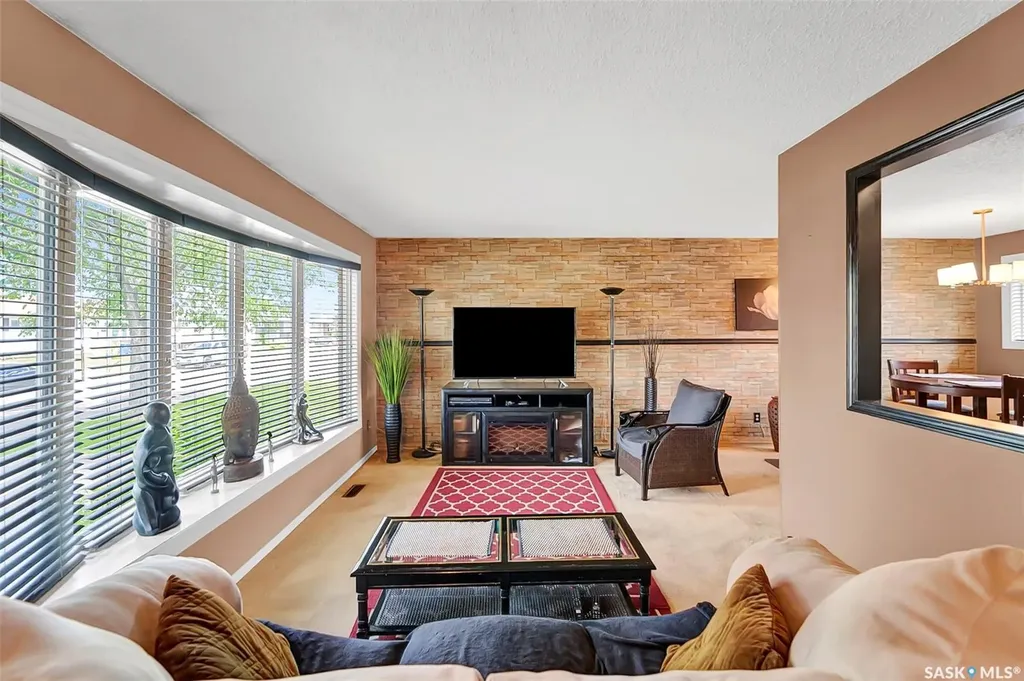 134 Devonshire Crescent Saskatoon SK S7L 5V7