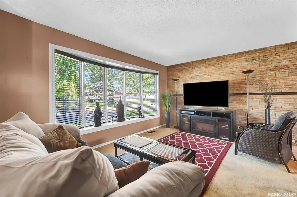 134 Devonshire Crescent Saskatoon SK S7L 5V7